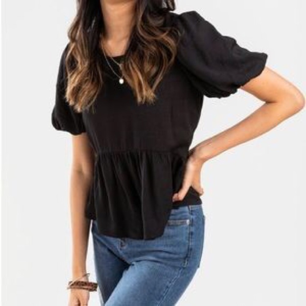 Jun and Ivy black puff short sleeve